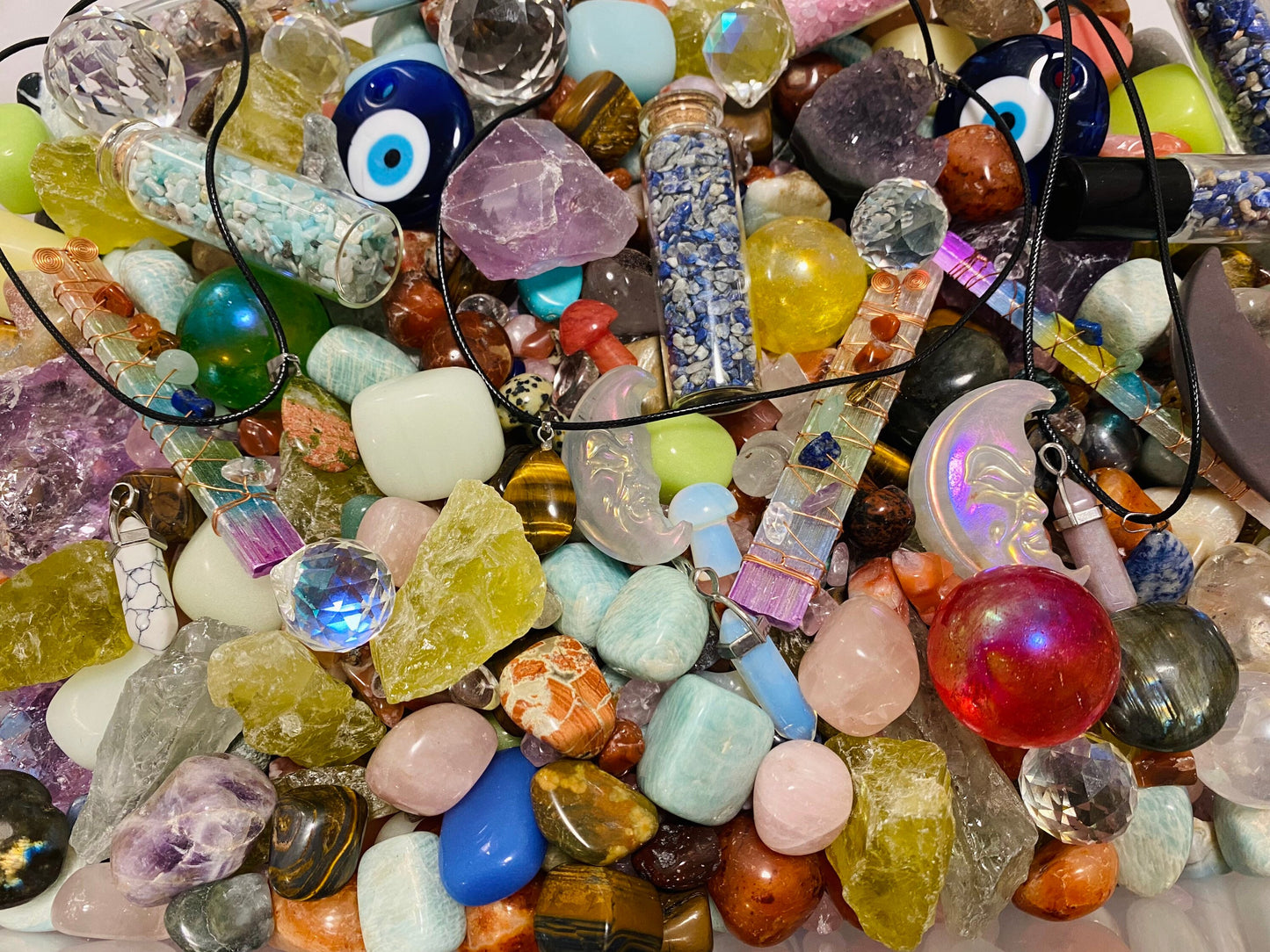 Crystal Mystery Scoop | Confetti | Bag | Mixed | Lucky Dip | Random | Surprise | Polished | Raw | Gemstones | Chips | Shapes | Gift Crystal Eyes It