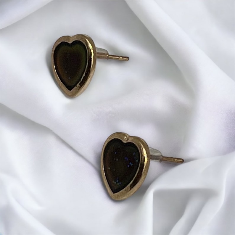 Mood Earrings | Heart | Color Changing | Temperature Changing | Stud | Unique | Kids | Fun | Gift Crystal Eyes It